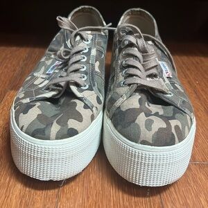 Women’s Superga Size 9.5 Platform Camouflage Sneaker